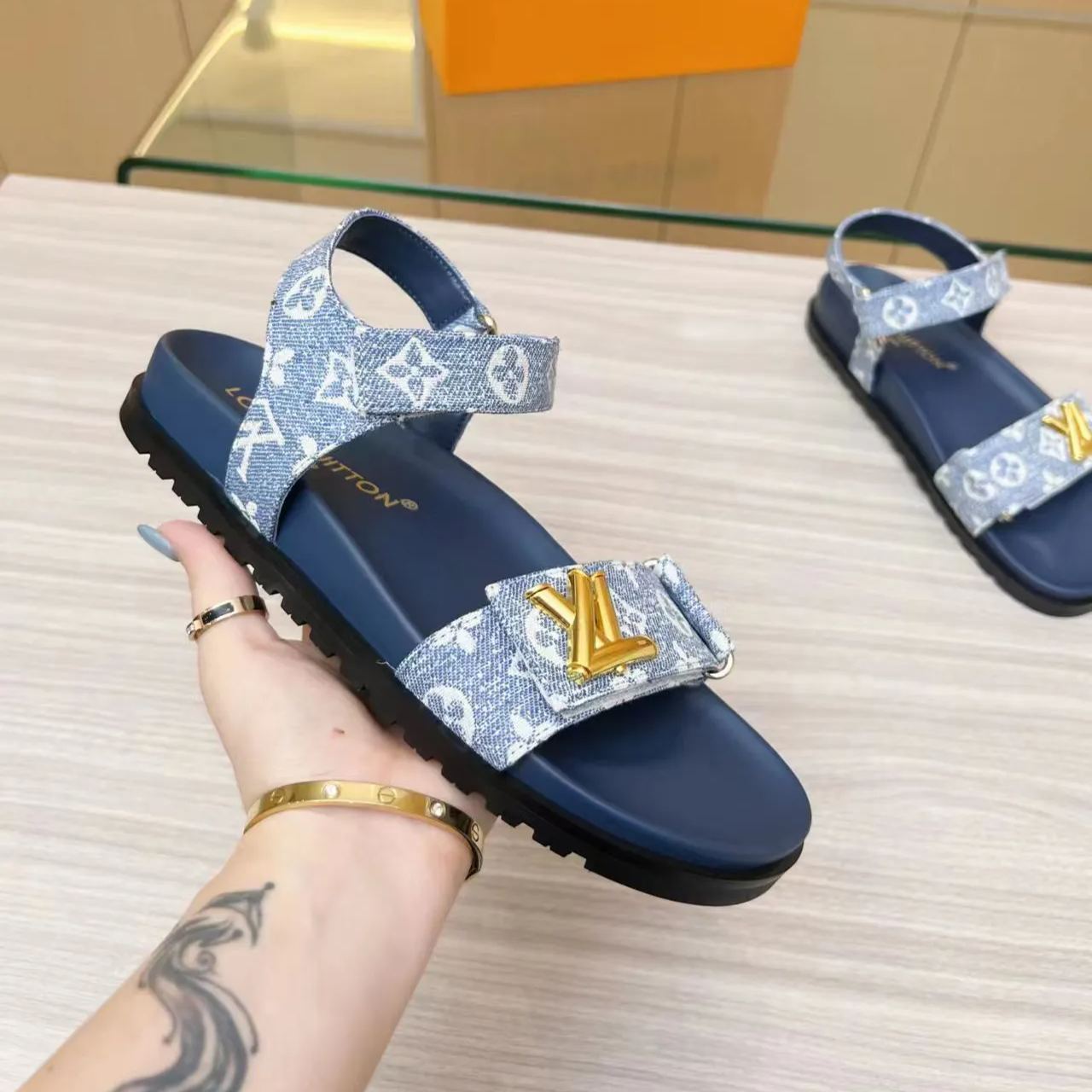 New V logo 5 colors printed sandals fashion casual beach sandals XC04051806