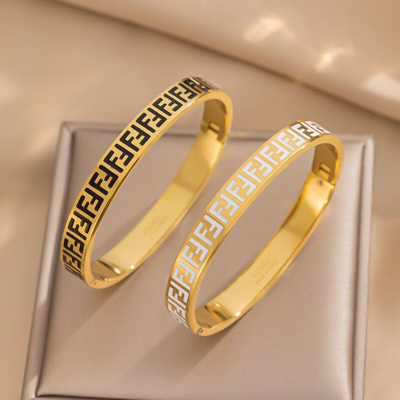 FD Letters Gypsophila Bracelet PD0425071810