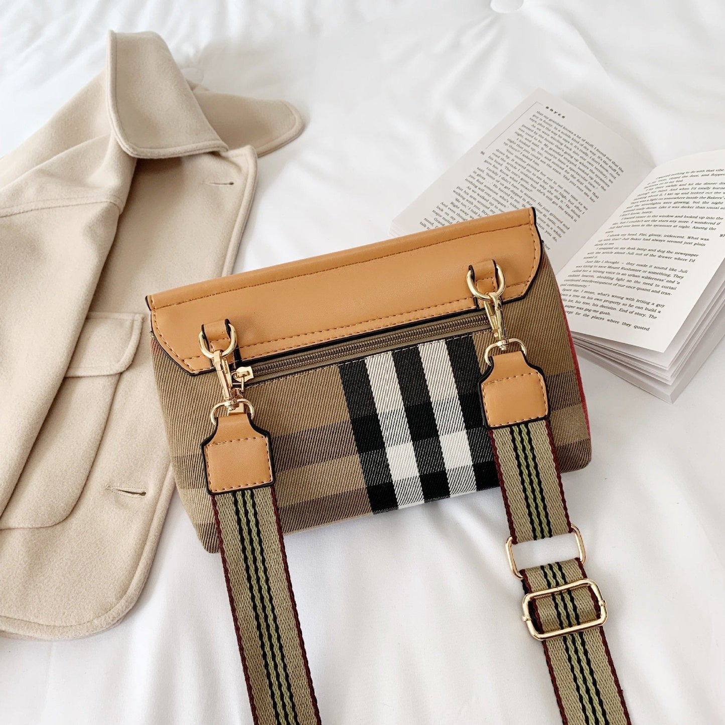 New Fashionable Contrasting Casual Women's Bag 1023121802