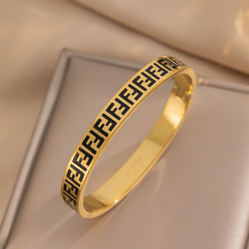 FD Letters Gypsophila Bracelet PD0425071810