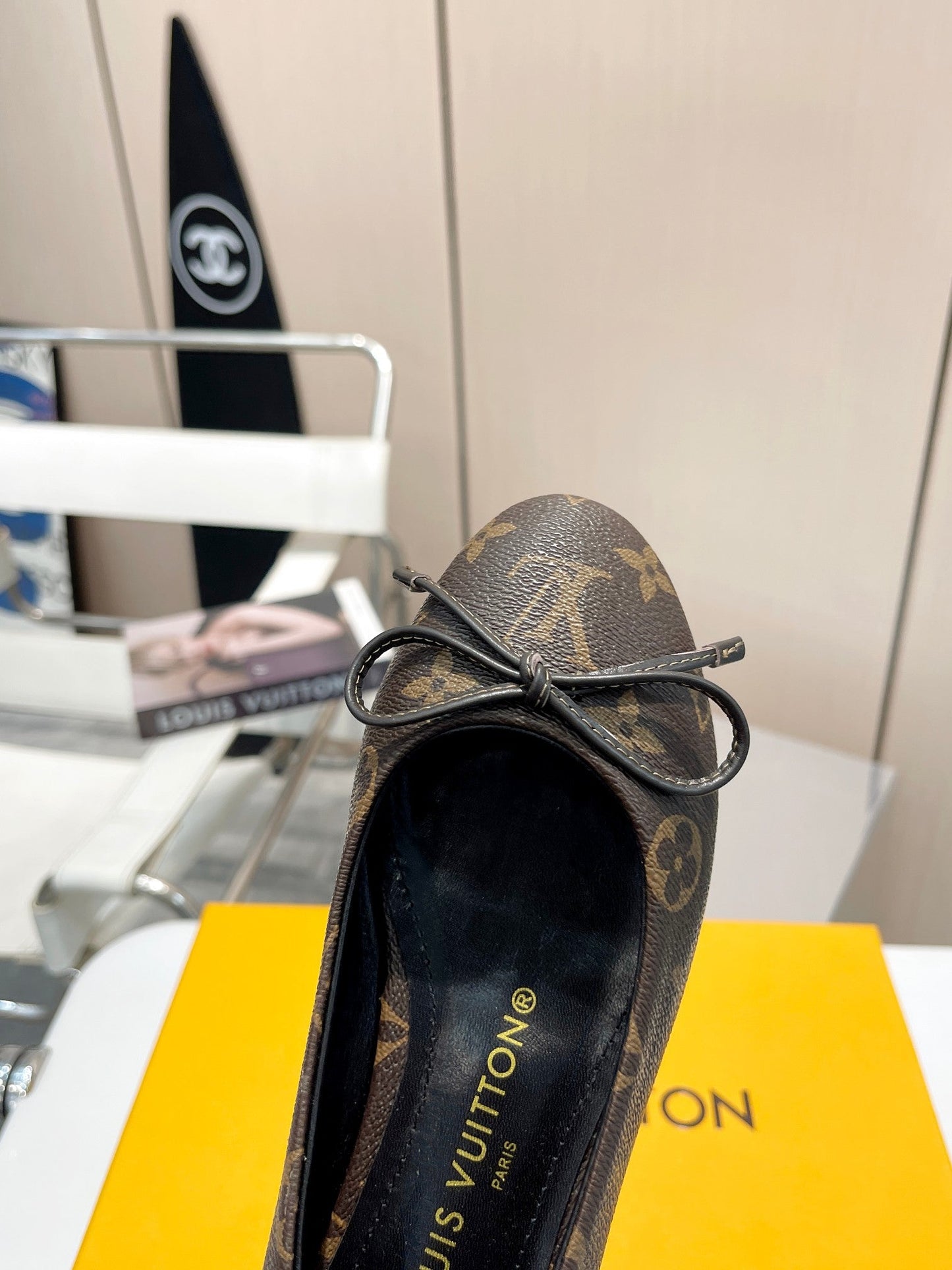 Classic logo bow embossed shallow flat shoes XC0424052815