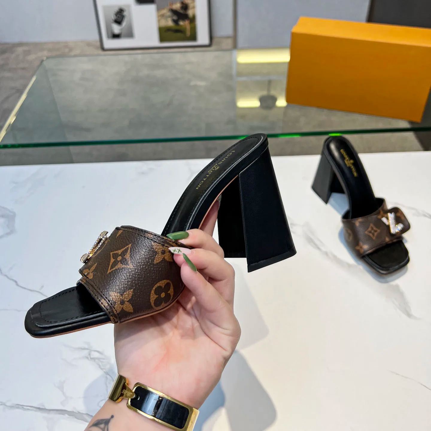 2023 spring and summer new heavy recommended all-match retro European high-heeled sandals slippers XC04062002