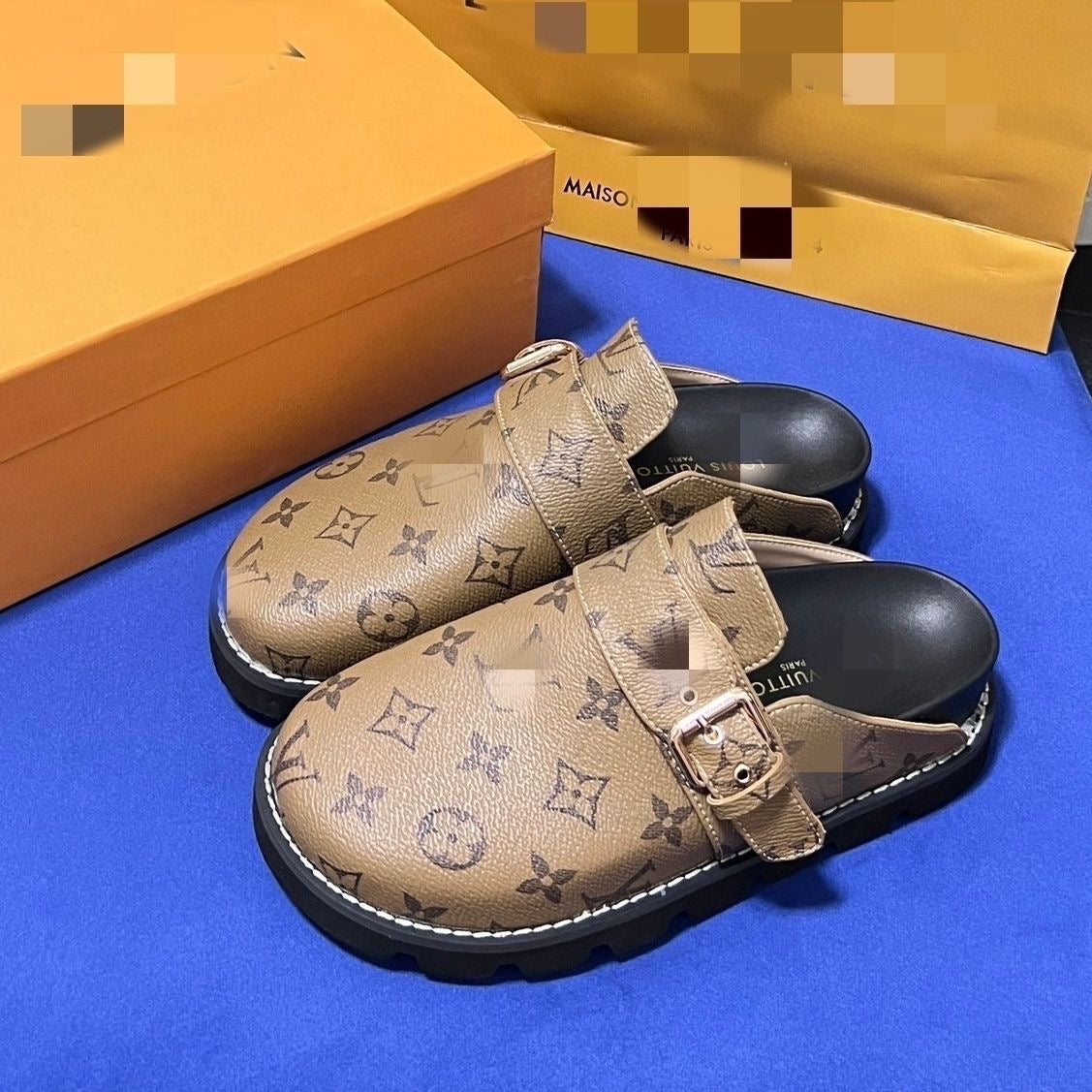 23/24 Classic V Logo printed round toe unisex slippers PD 0423111403