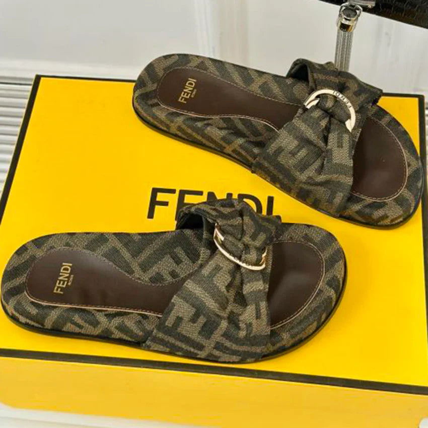 Luxurious presbyopia thick soled sandals 1024080130