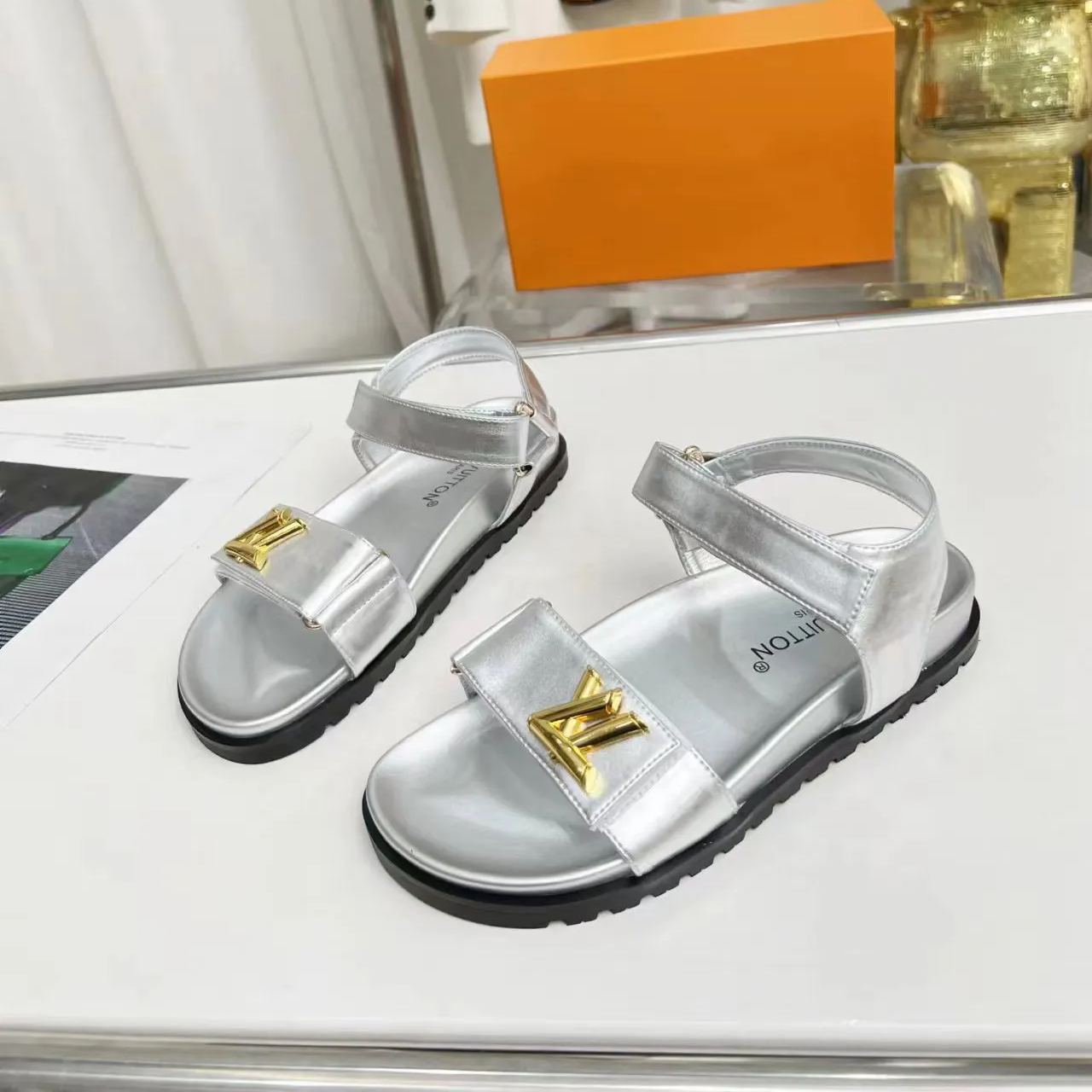New V logo 5 colors printed sandals fashion casual beach sandals XC04051806