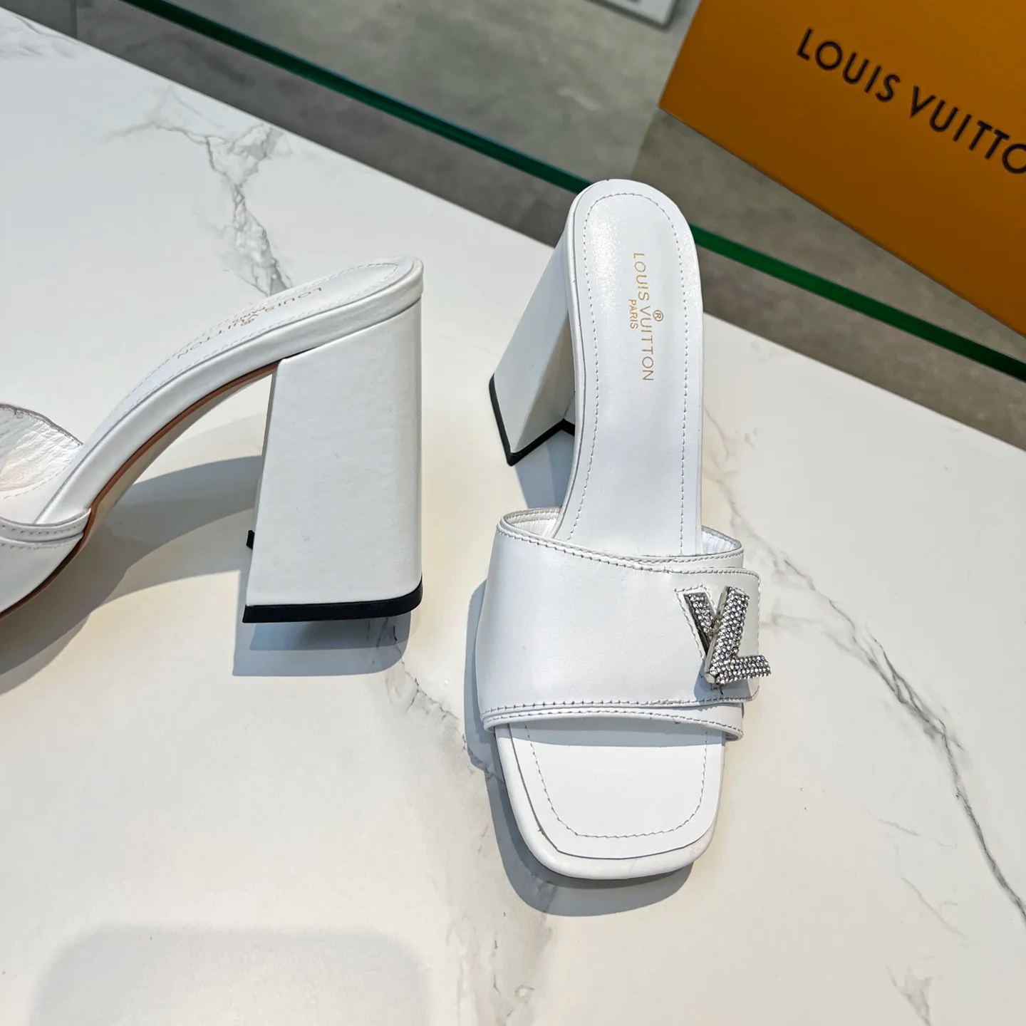 2023 spring and summer new heavy recommended all-match retro European high-heeled sandals slippers XC04062002