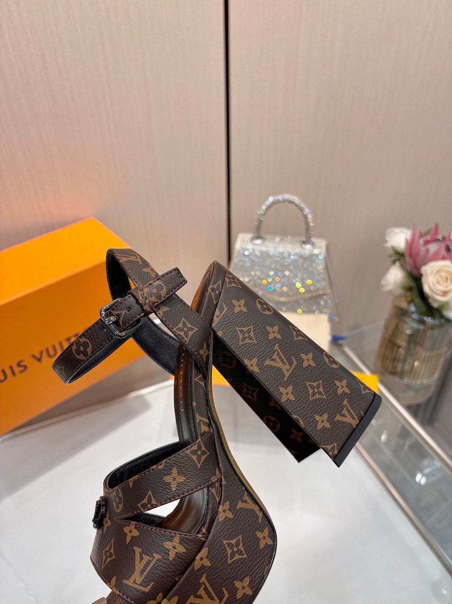 New Handmade Fashion V Logo 12cm Women's High heeled Sandals XC042025052005