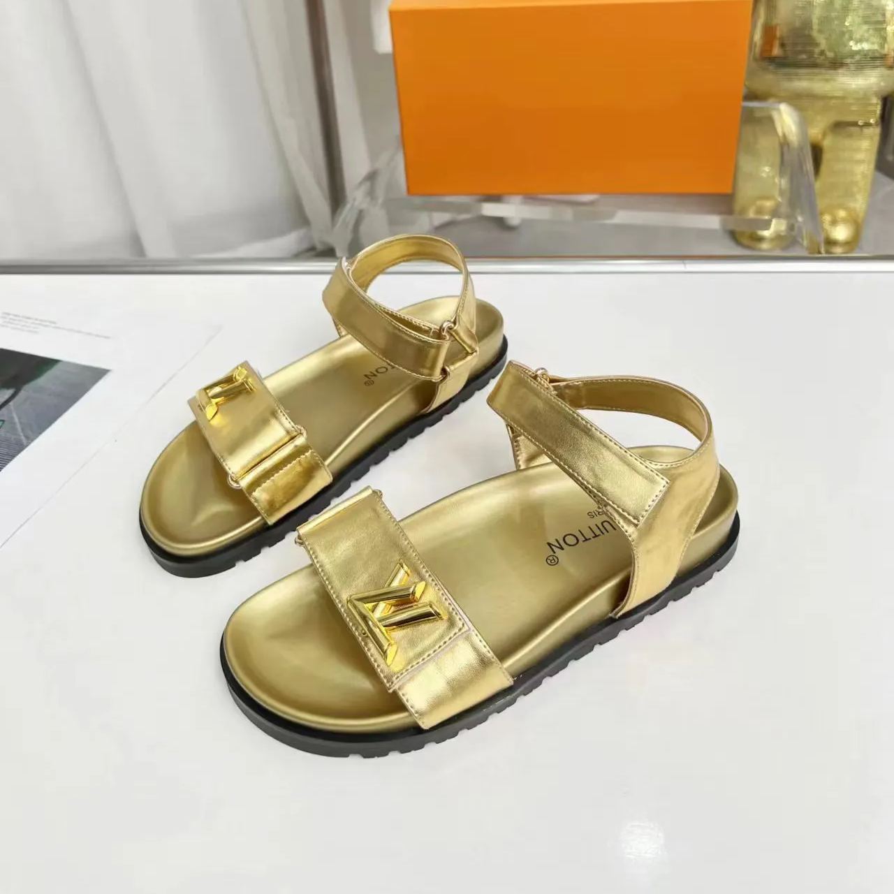 New V logo 5 colors printed sandals fashion casual beach sandals XC04051806
