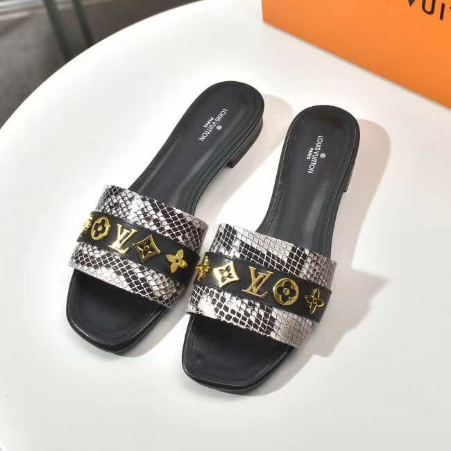New V logo sandals XC16060502