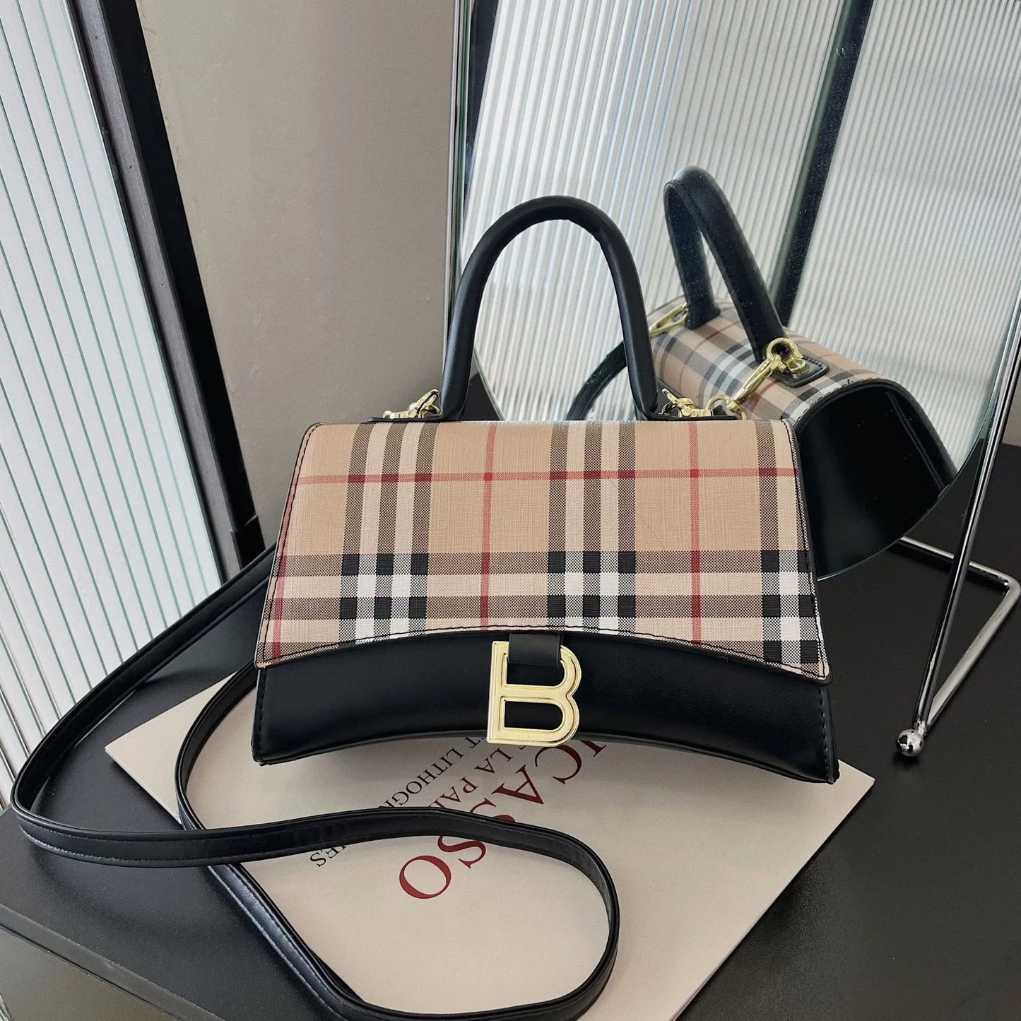 Retro Small Square Bag New High-end Sense Shoulder Bag 1024041615