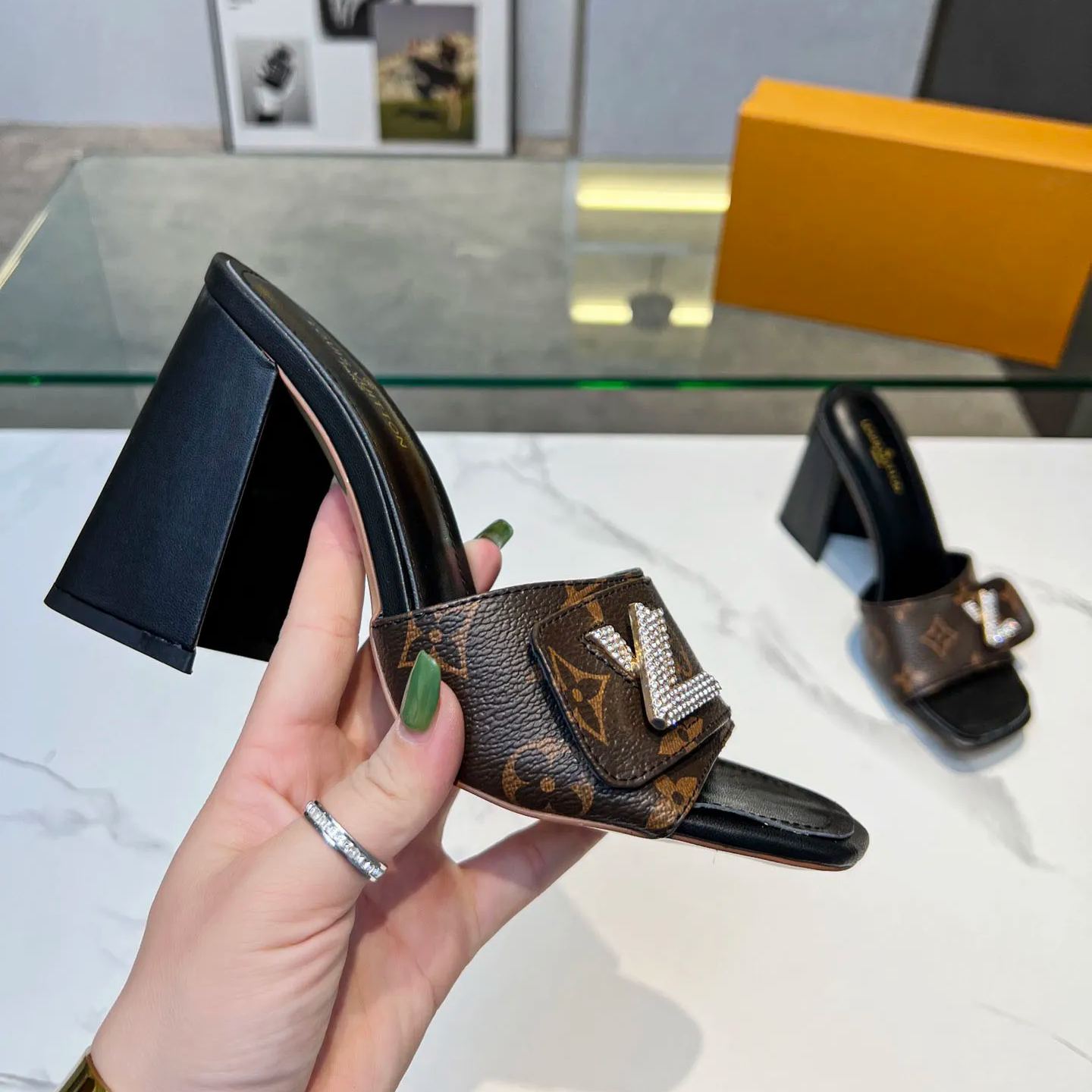 2023 spring and summer new heavy recommended all-match retro European high-heeled sandals slippers XC04062002