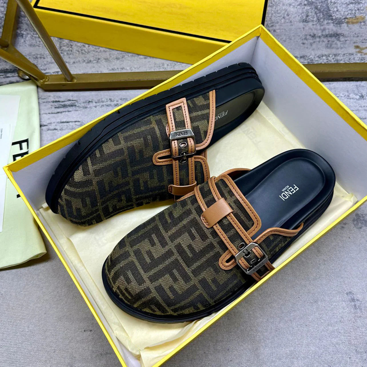 Latest Round Toe Flat Slippers 1025050716