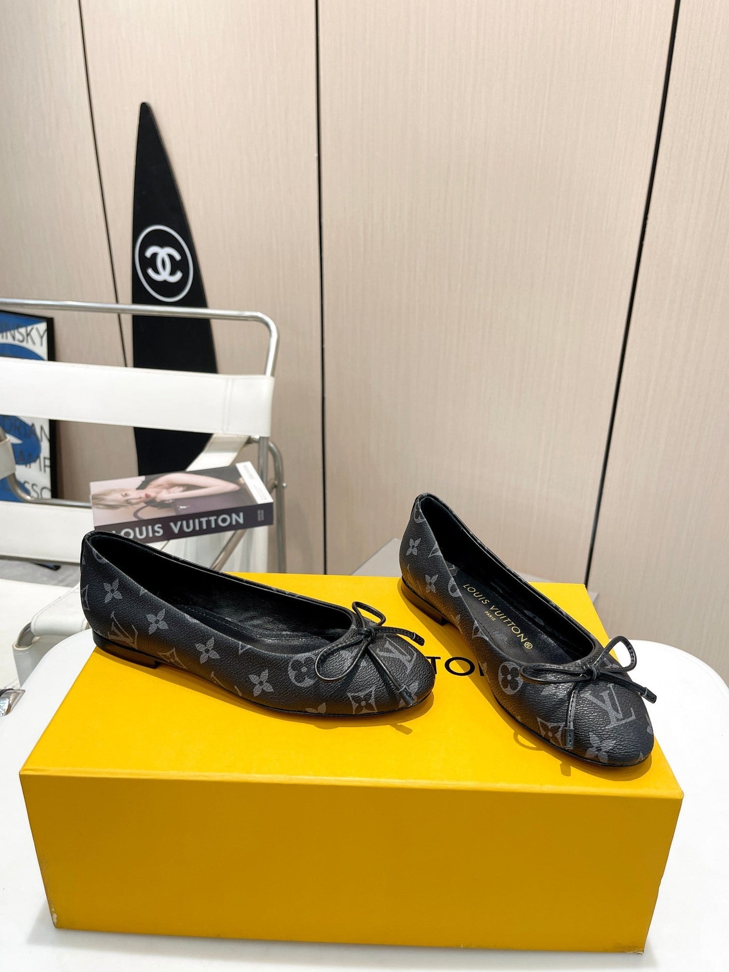 Classic logo bow embossed shallow flat shoes XC0424052815