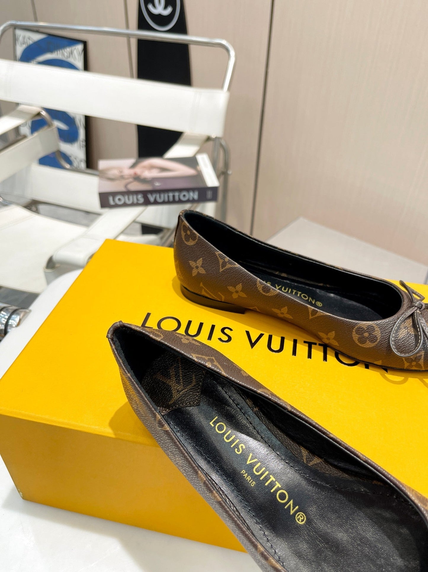 Classic logo bow embossed shallow flat shoes XC0424052815