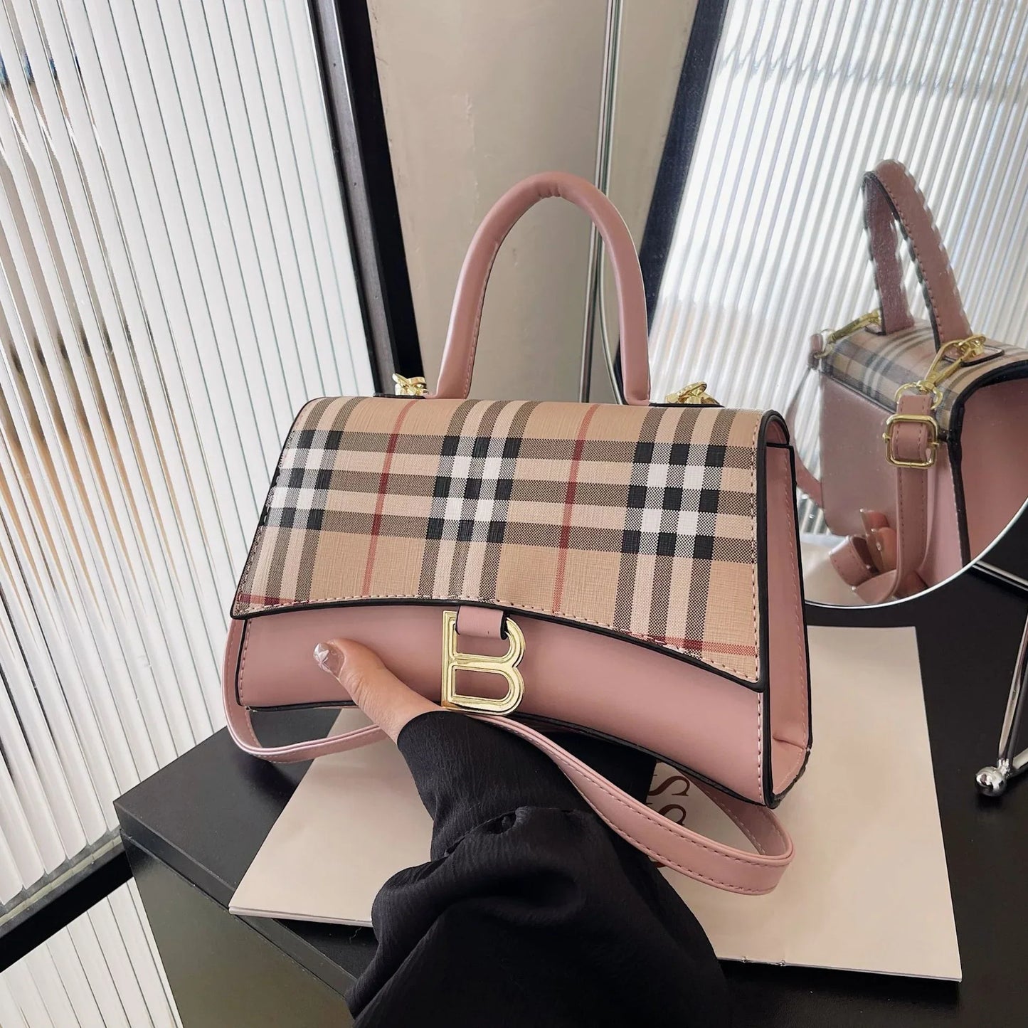 Retro Small Square Bag New High-end Sense Shoulder Bag 1024041615