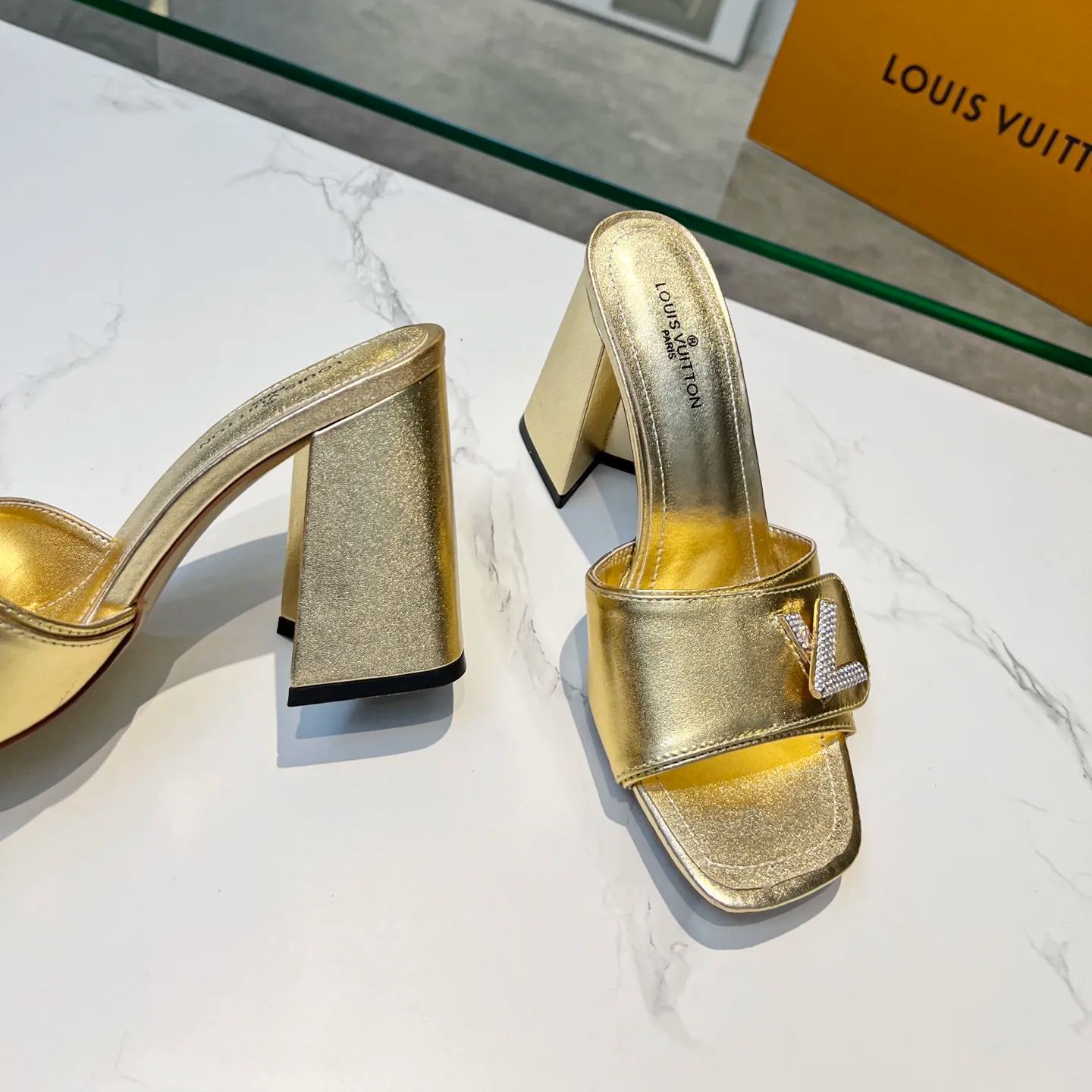 2023 spring and summer new heavy recommended all-match retro European high-heeled sandals slippers XC04062002
