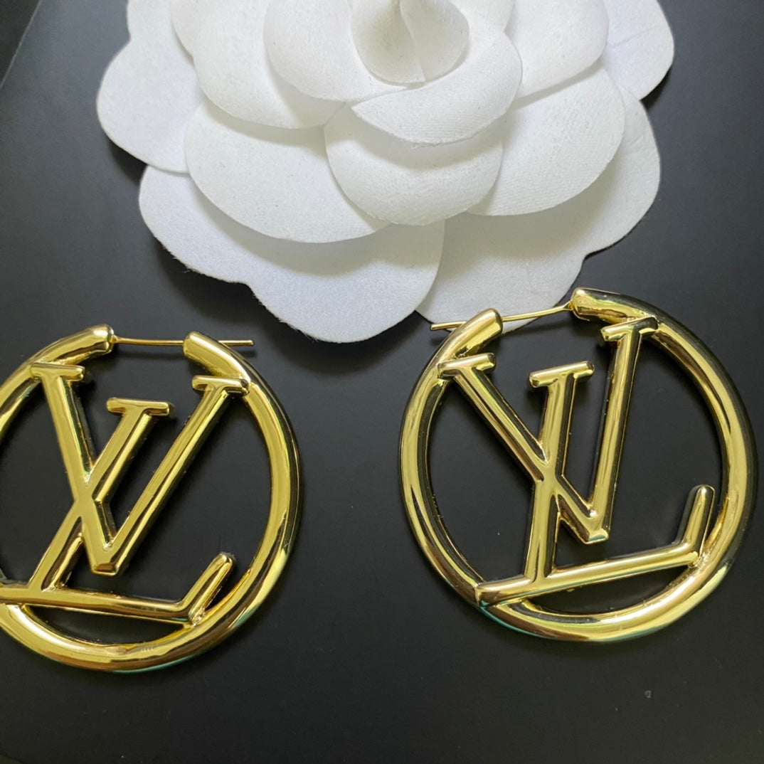 V Earrings Ear Stud 0425022402