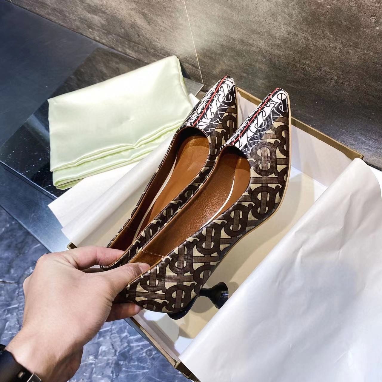 New Fashion Classic Plaid Pointed High Heels 1024010903