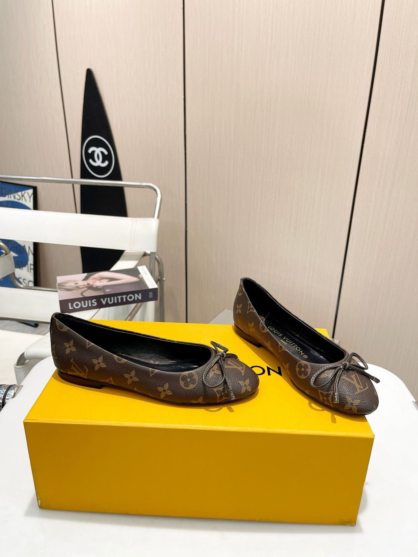 Classic logo bow embossed shallow flat shoes XC0424052815