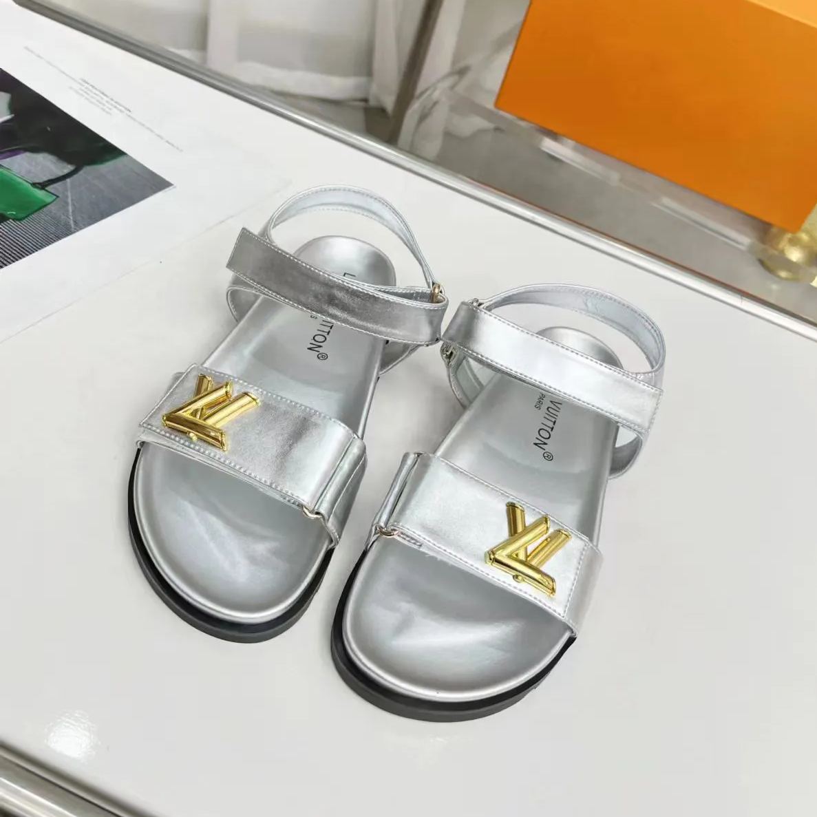 New V logo 5 colors printed sandals fashion casual beach sandals XC04051806