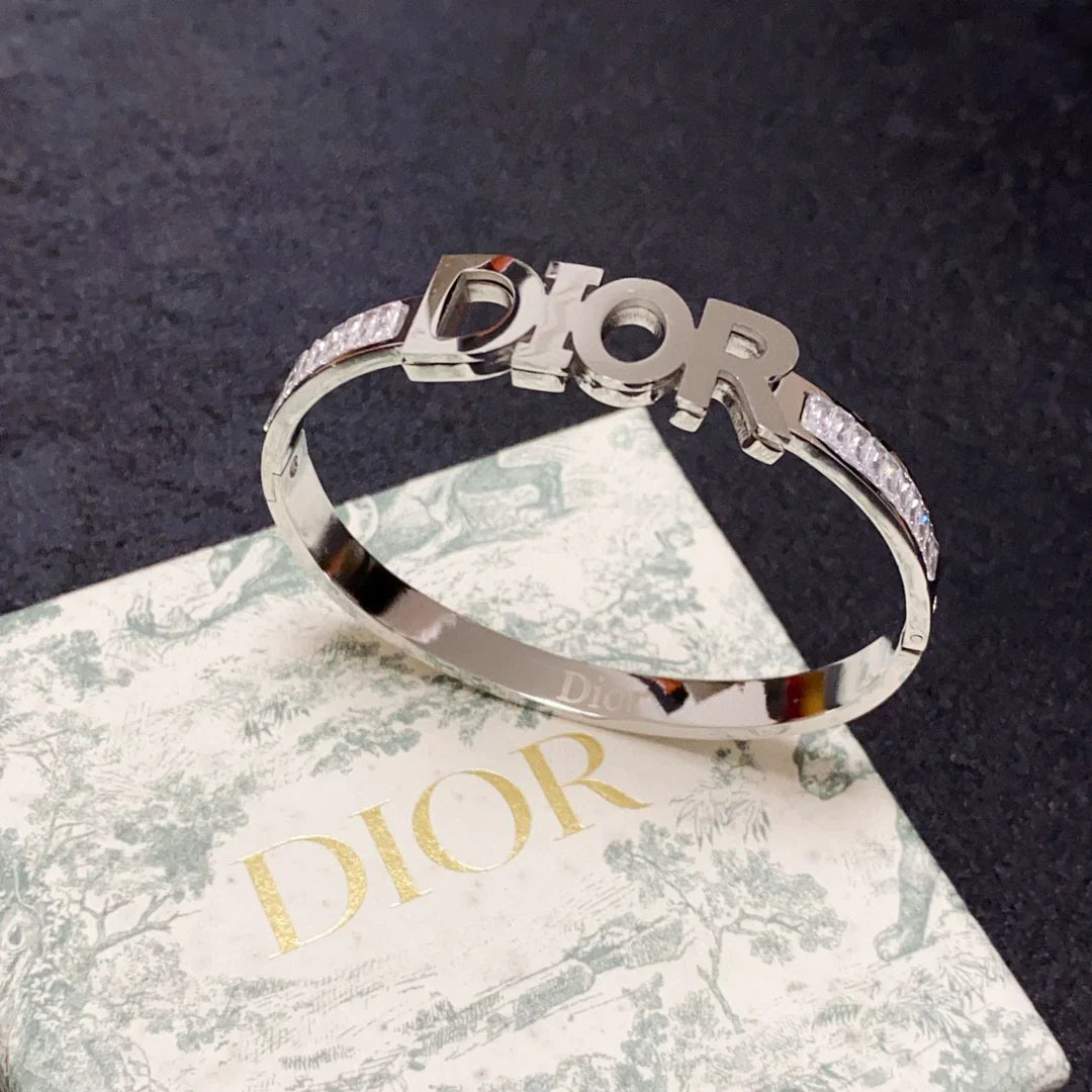 High quality trendy new bracelet 1024040121