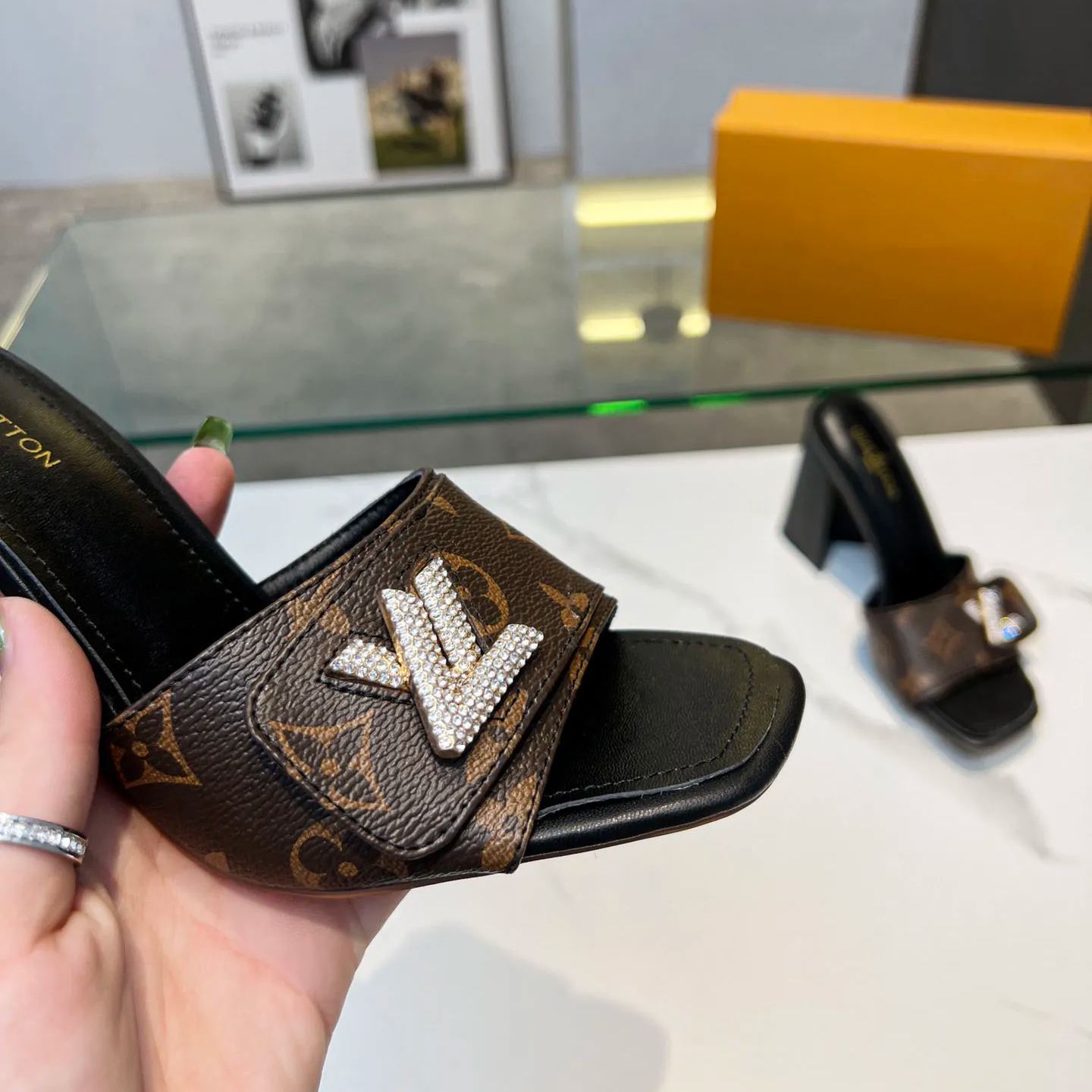 2023 spring and summer new heavy recommended all-match retro European high-heeled sandals slippers XC04062002