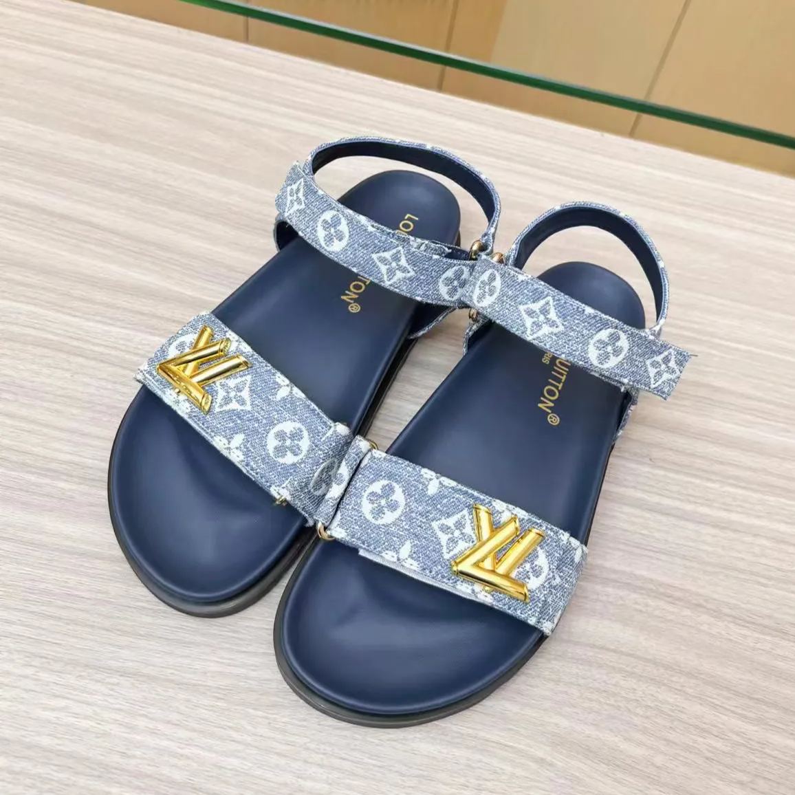 New V logo 5 colors printed sandals fashion casual beach sandals XC04051806