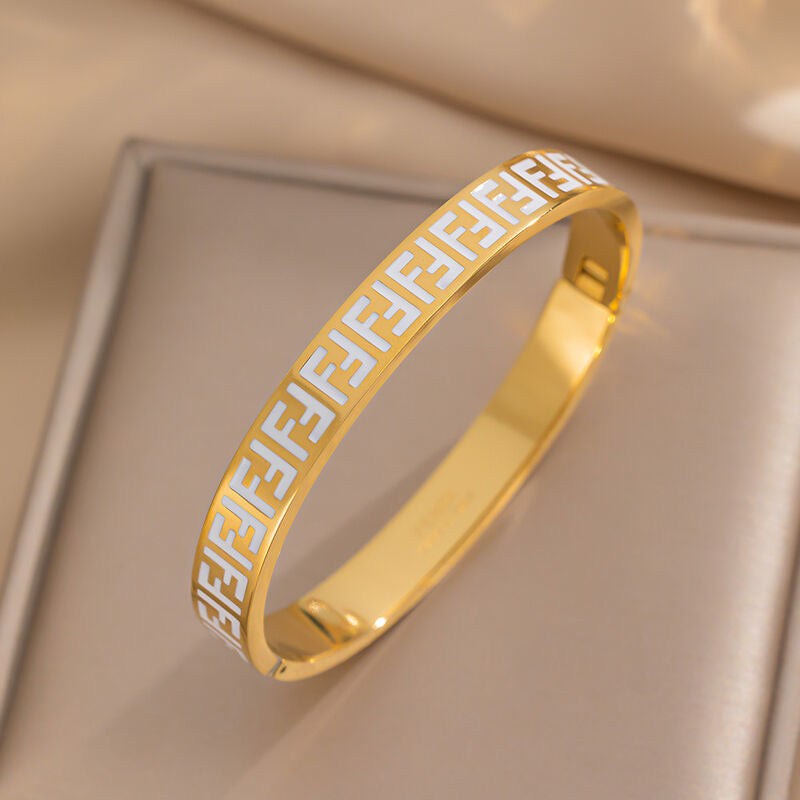 FD Letters Gypsophila Bracelet PD0425071810