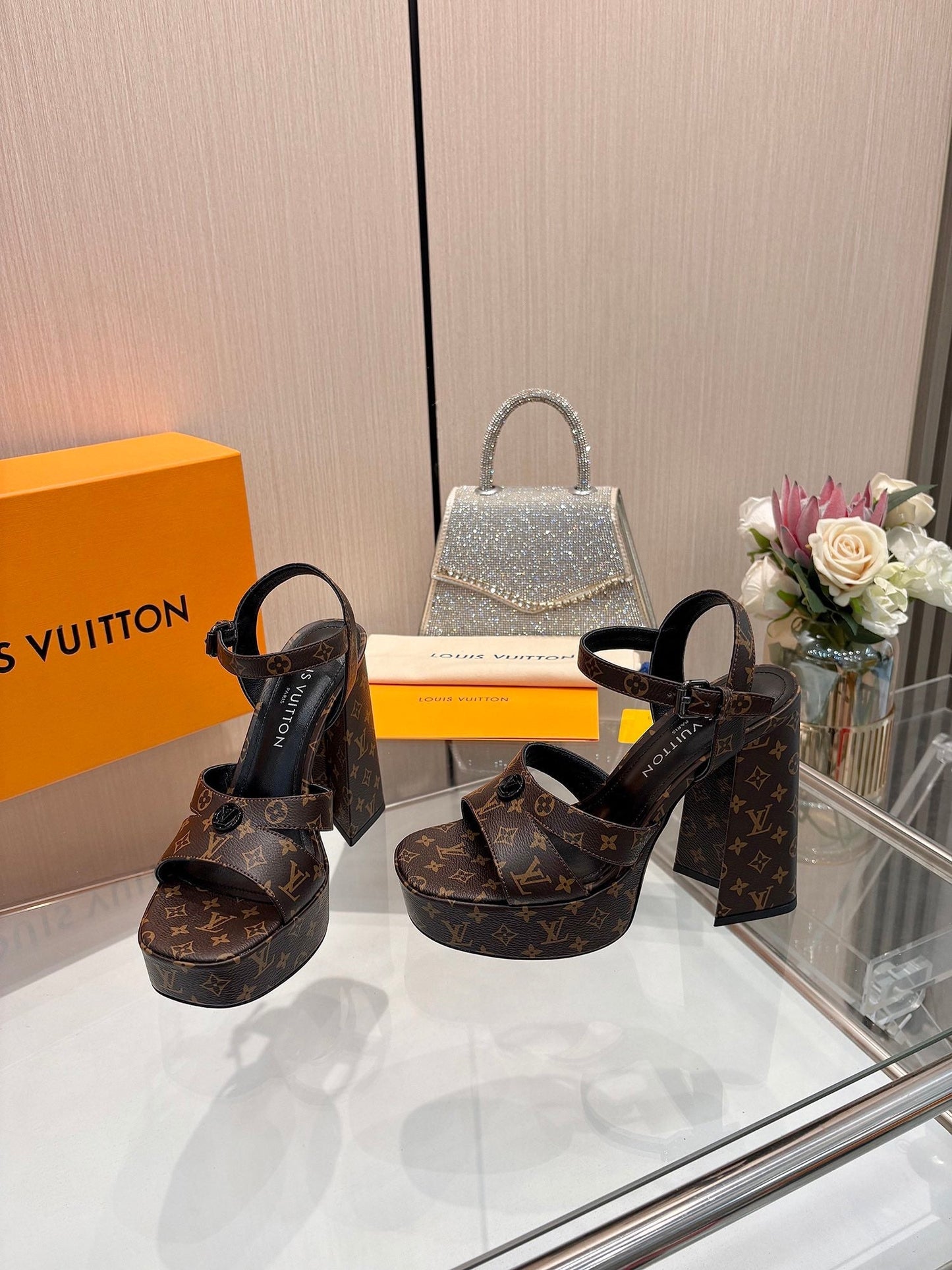 New Handmade Fashion V Logo 12cm Women's High heeled Sandals XC042025052005