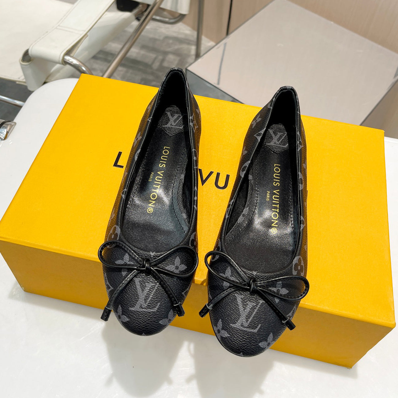 Classic logo bow embossed shallow flat shoes XC0424052815