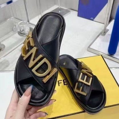 New top metal buckle beach sandals retro platform sandals and slippers classic sports slippers
