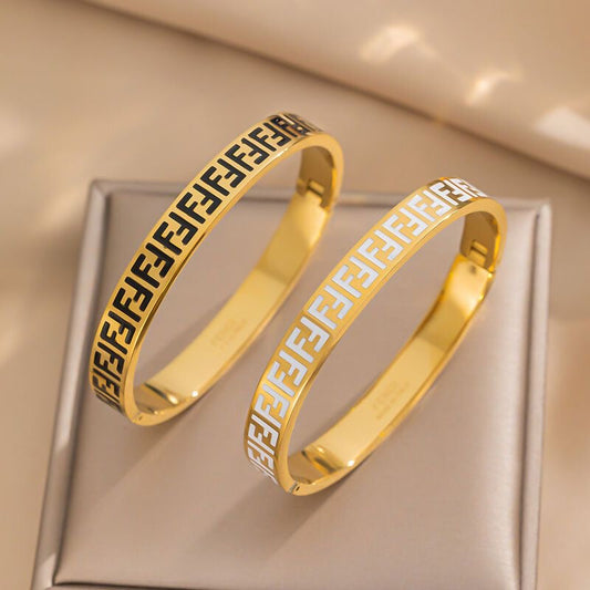FD Letters Gypsophila Bracelet PD0425071810