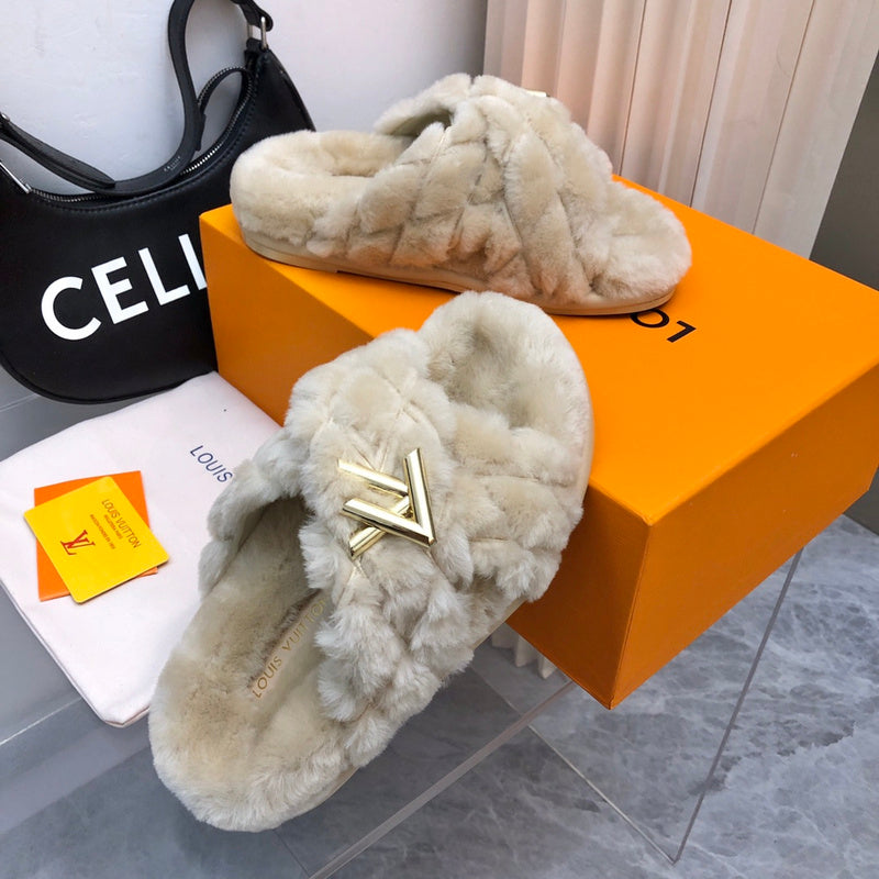 24 V Fluff Fashion Slippers 0424082807