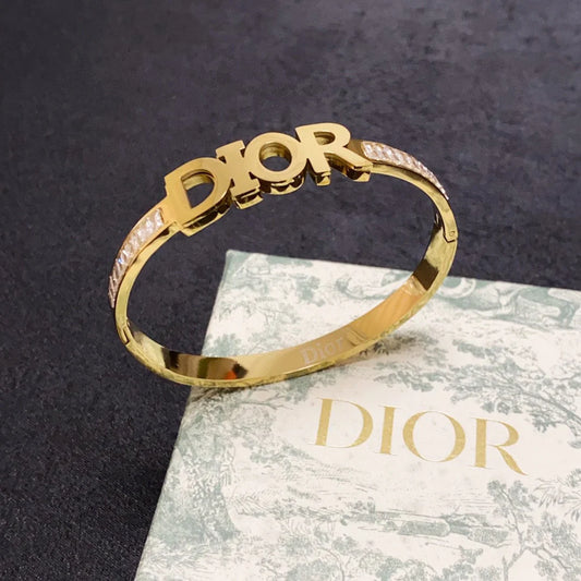 High quality trendy new bracelet 1024040121