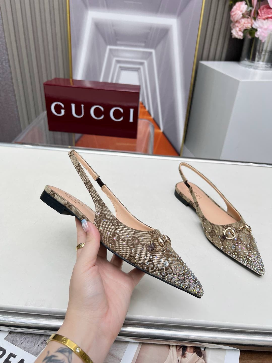 25 Ladies New Shiny Diamond Flat Heel Arrow Sandals 0425031805