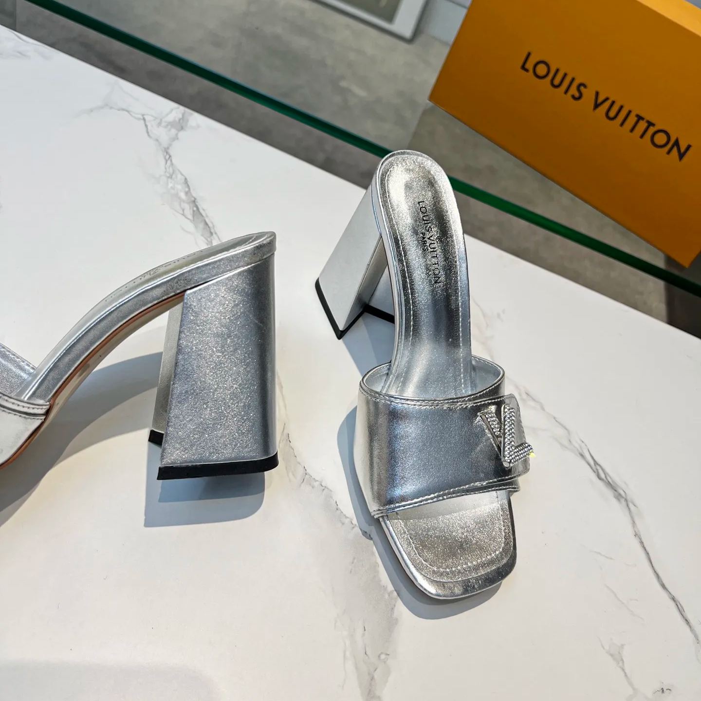 2023 spring and summer new heavy recommended all-match retro European high-heeled sandals slippers XC04062002