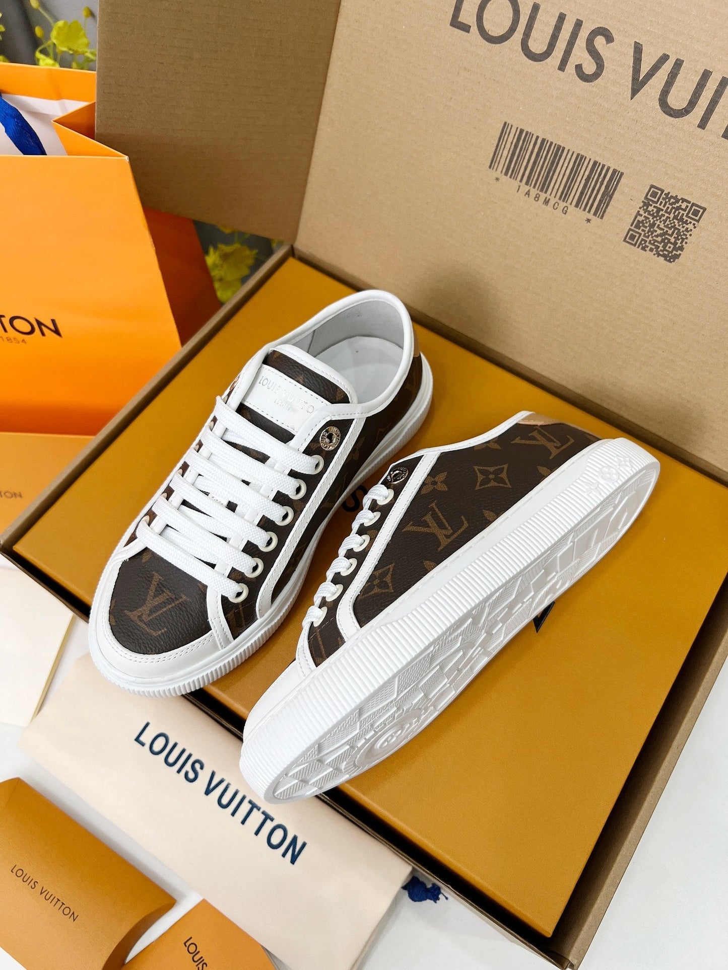 2025 Spring and Summer Multicolor V Print Ladies Casual Shoes XC042504016