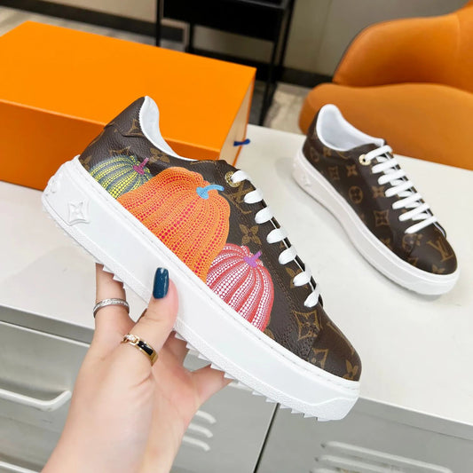 2023 new fashion brown graffiti V logo sneakers XC0404038