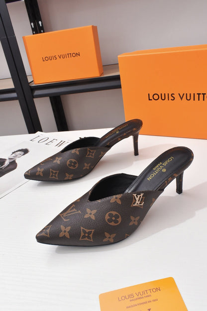 24 New Luxury L Arrow half-high heels sandals XC0424052805