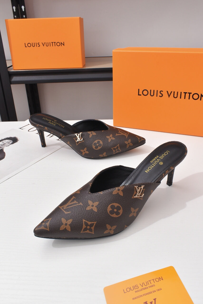 24 New Luxury L Arrow half-high heels sandals XC0424052805