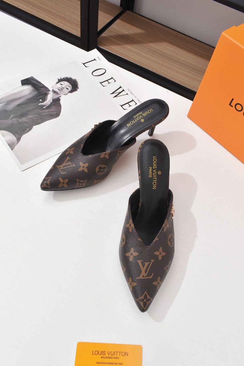 24 New Luxury L Arrow half-high heels sandals XC0424052805