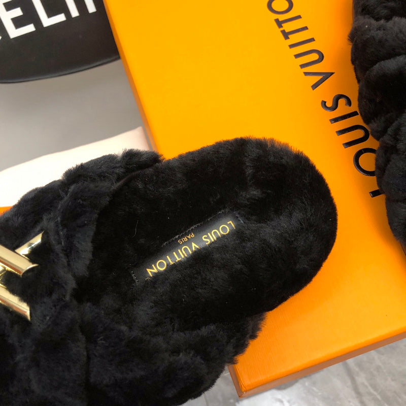 24 V Fluff Fashion Slippers 0424082807