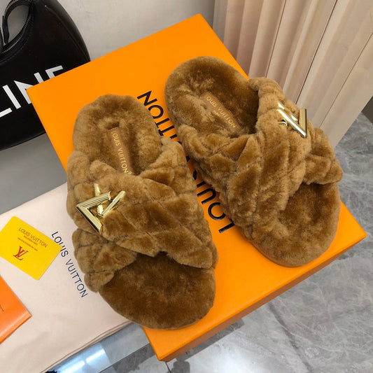 24 V Fluff Fashion Slippers 0424082807