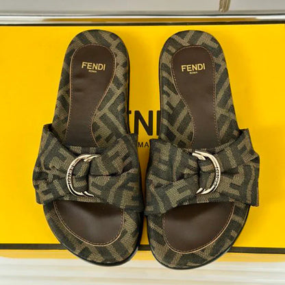 Luxurious presbyopia thick soled sandals 1024080130
