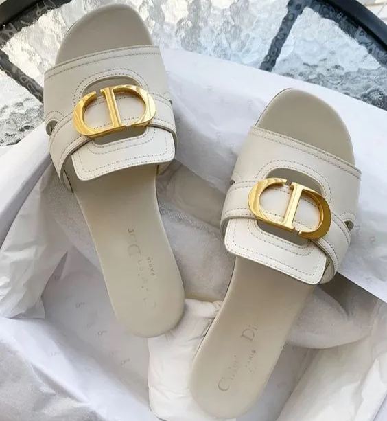 23 New Top Retro Beach Roman Style Street Ins Style Flat Heel Slippers