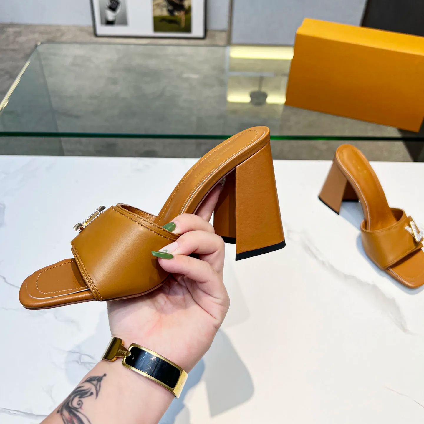 2023 spring and summer new heavy recommended all-match retro European high-heeled sandals slippers XC04062002