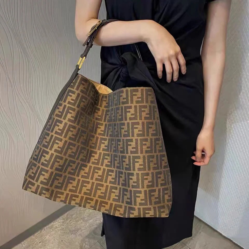 New Classic Versatile bags PT1023092709