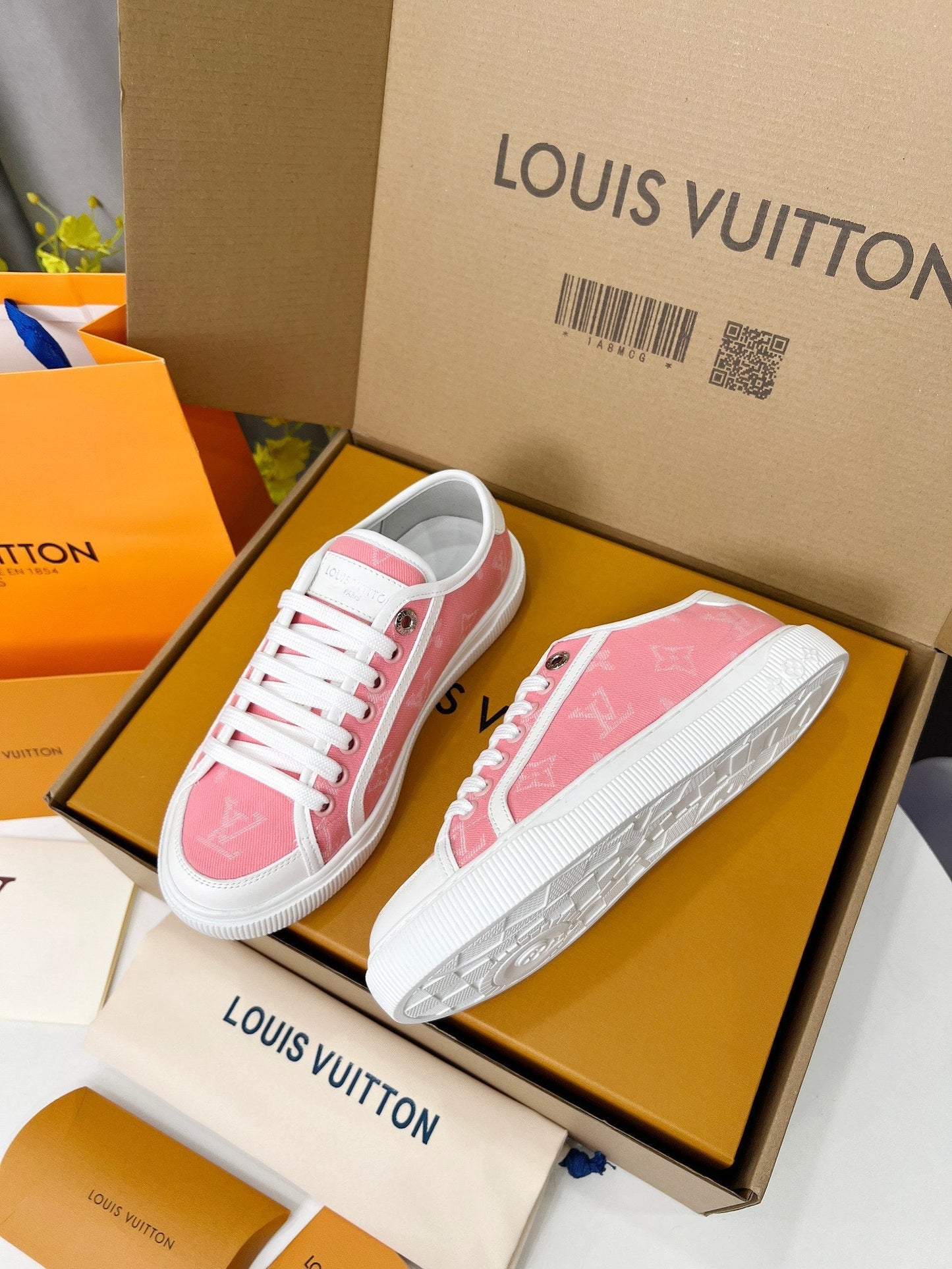 2025 Spring and Summer Multicolor V Print Ladies Casual Shoes XC042504016