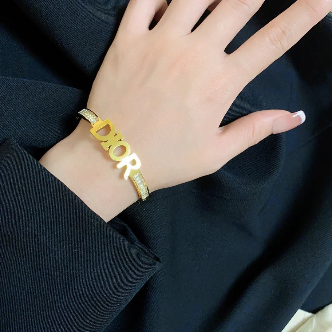 High quality trendy new bracelet 1024040121