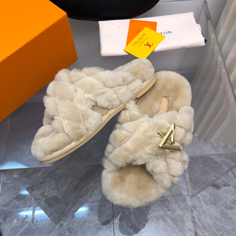 24 V Fluff Fashion Slippers 0424082807